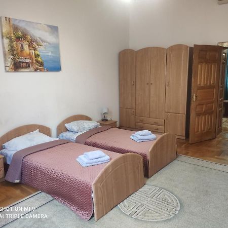Apartments Domovik ,Kirilla I Mefodiya, 5 Mukachevo Exterior foto