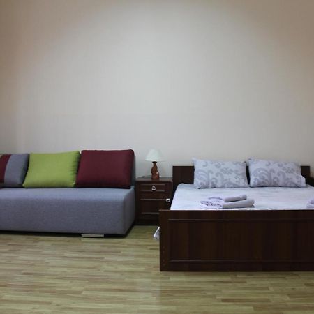 Apartments Domovik ,Kirilla I Mefodiya, 5 Mukachevo Exterior foto