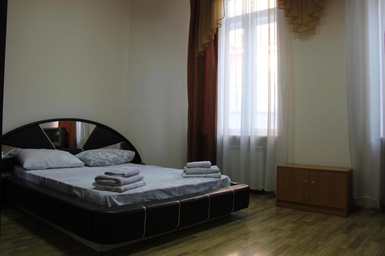 Apartments Domovik ,Kirilla I Mefodiya, 5 Mukachevo Exterior foto