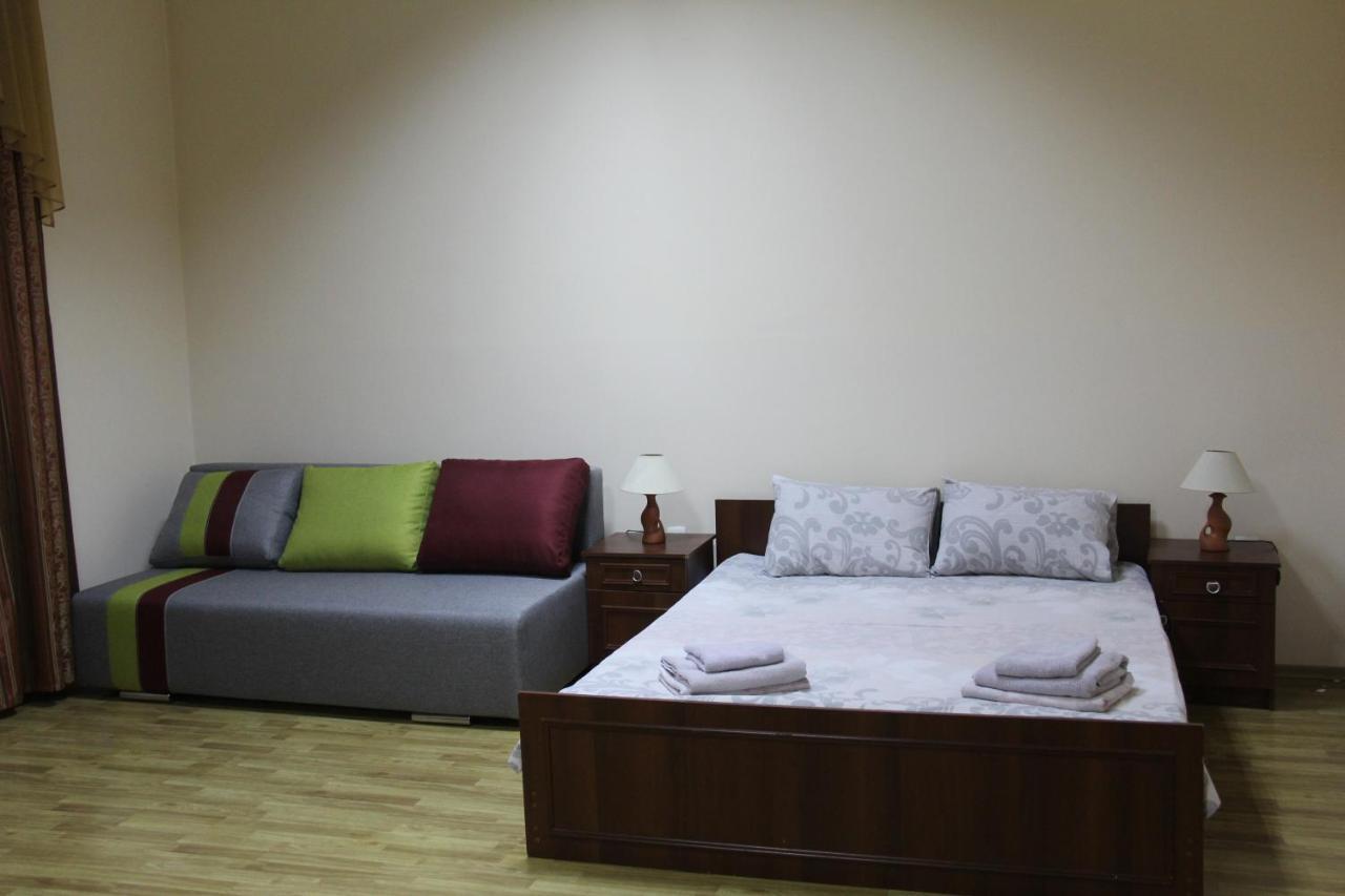 Apartments Domovik ,Kirilla I Mefodiya, 5 Mukachevo Exterior foto