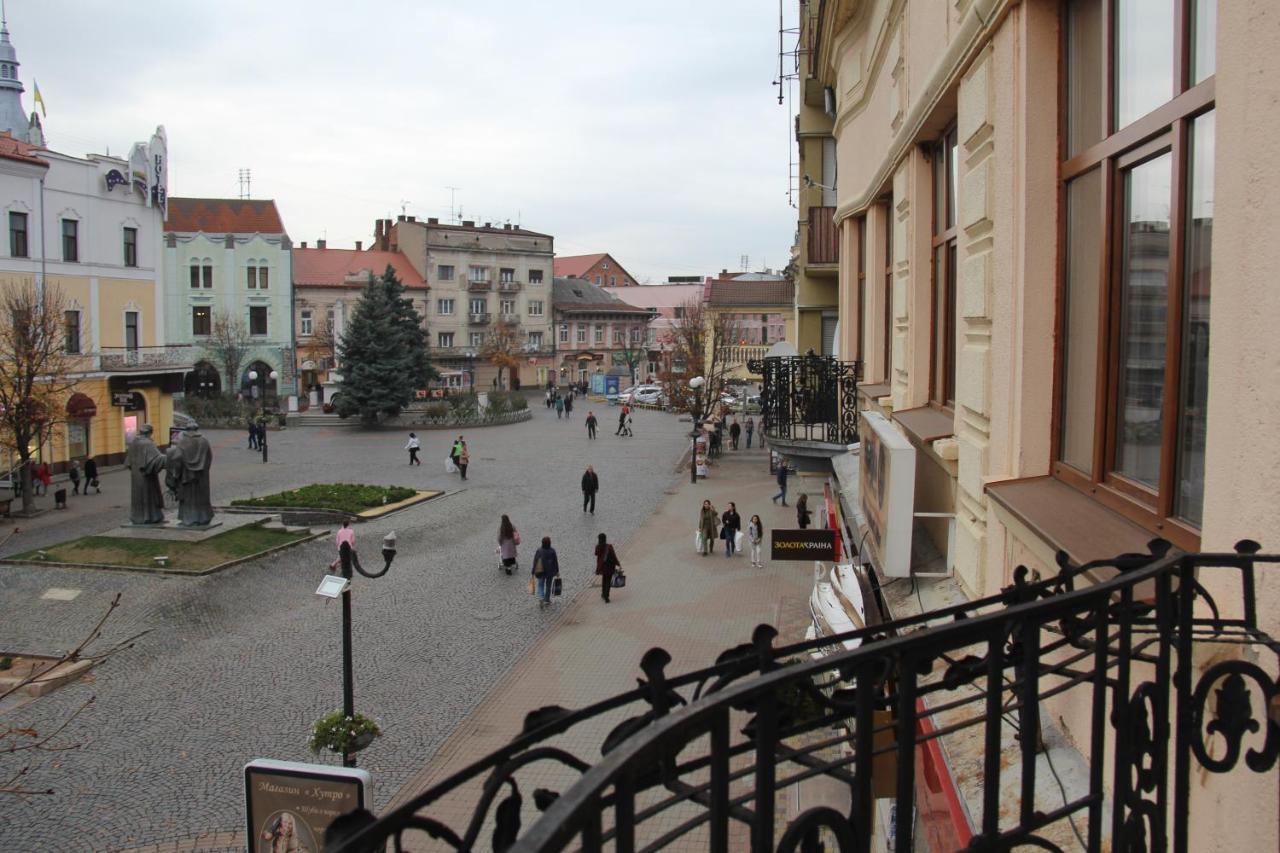 Apartments Domovik ,Kirilla I Mefodiya, 5 Mukachevo Exterior foto