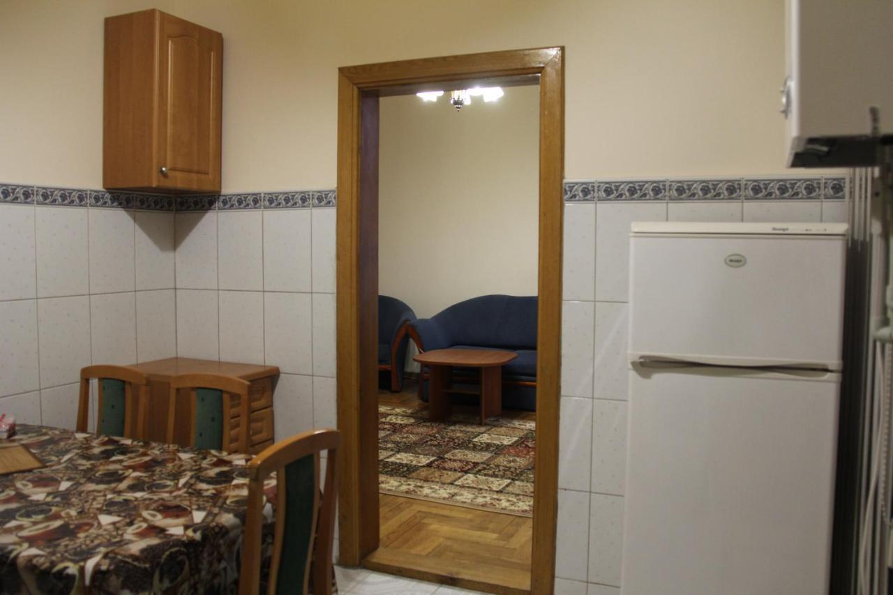 Apartments Domovik ,Kirilla I Mefodiya, 5 Mukachevo Exterior foto