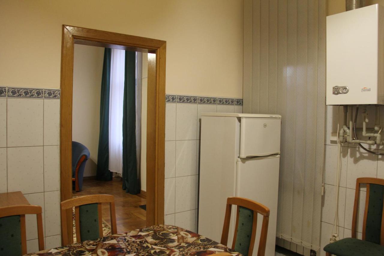 Apartments Domovik ,Kirilla I Mefodiya, 5 Mukachevo Exterior foto