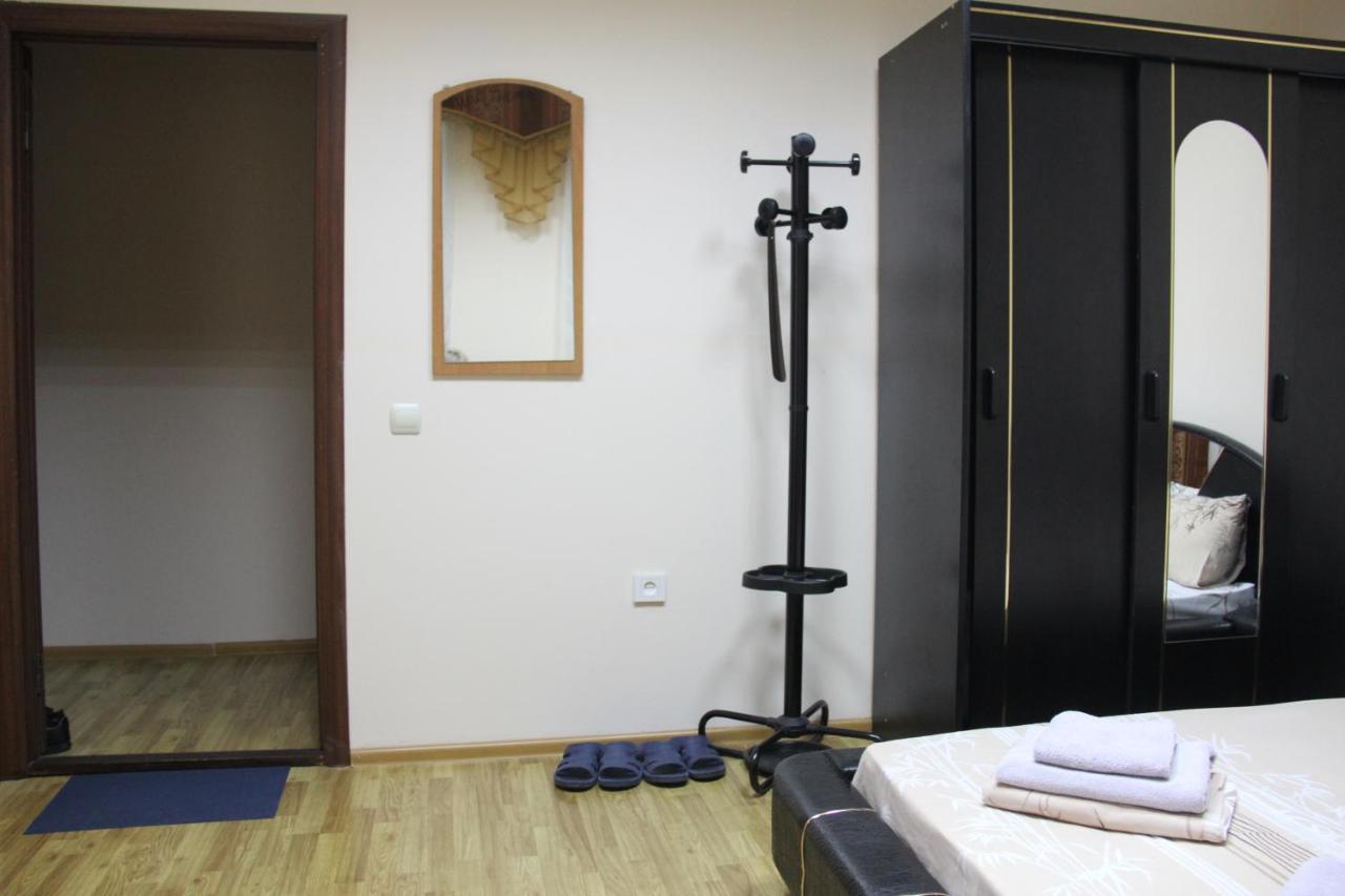 Apartments Domovik ,Kirilla I Mefodiya, 5 Mukachevo Exterior foto